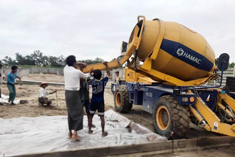 2.0m3 Self-loading Concrete Mixer works for house construction in Myanmar 