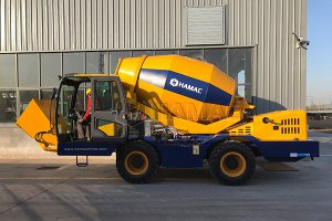 HMC250 Self-loading concrete mixer in San Jose de Monte